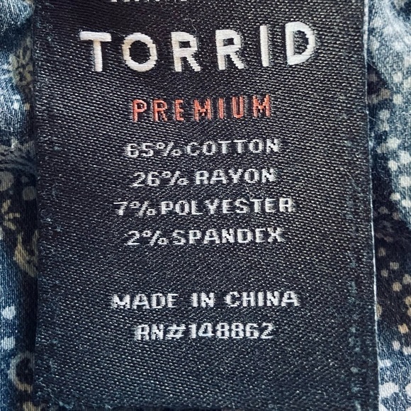 Torrid Distressed Mid Rise Skinny Jeans    Size 10R - Picture 11 of 13